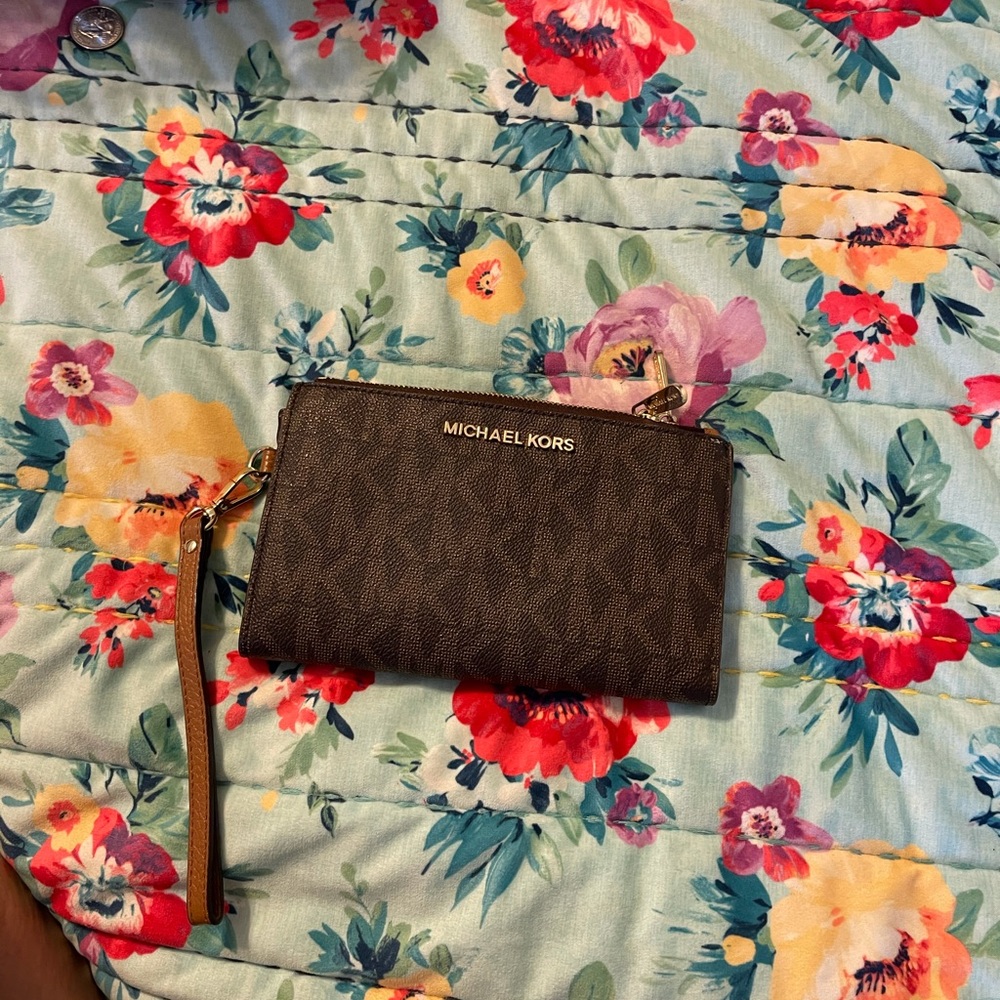 Michael Kors wristlet